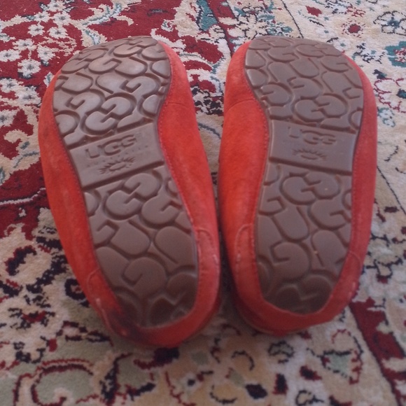 Red Ugg Moccasins 🍒 Sheep Wool Sherling Slippers Rare Color - Picture 9 of 16